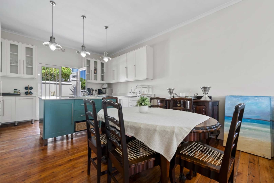 5 Bedroom Property for Sale in Green Point Western Cape